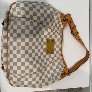Chic Checkered Shoulder Bag with Brown Trim
